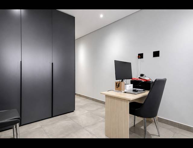 4 BEDROOM CLUSTER TO LET IN BRYANSTON EAST